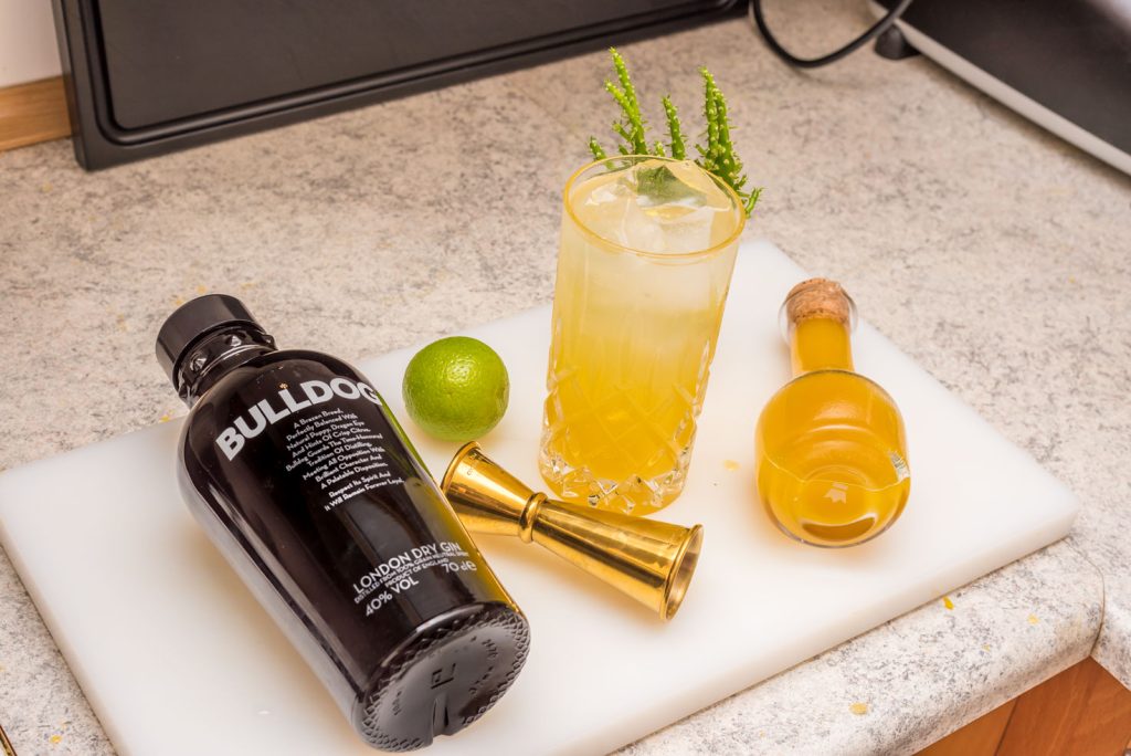 Gin Hass drinks opskrift - Et billede af en opskrift på Gin Hass drinks, inklusive ingredienser og instruktioner til at lave denne forfriskende cocktail