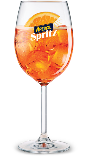 Apo Spritz cocktail i et højt glas med appelsinskive og isterninger