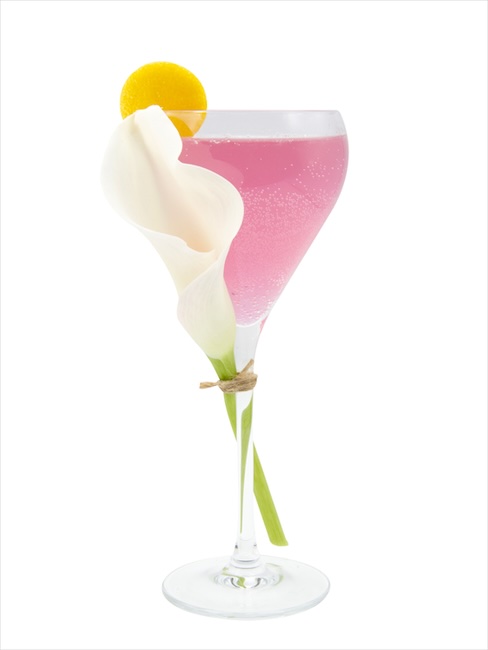 Lavender 75 cocktail serveret i et elegant champagneglas med lilla nuance – en floral og forfriskende variation af den klassiske French 75.